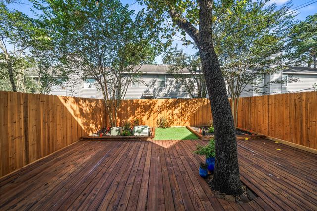 258 Sentry Maple Place, The Woodlands, TX 77382