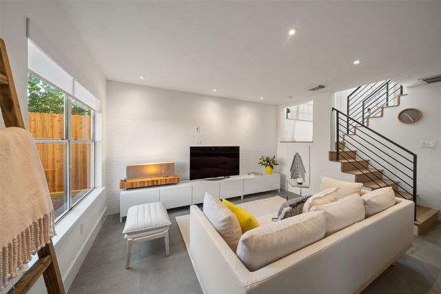 258 Sentry Maple Place, The Woodlands, TX 77382