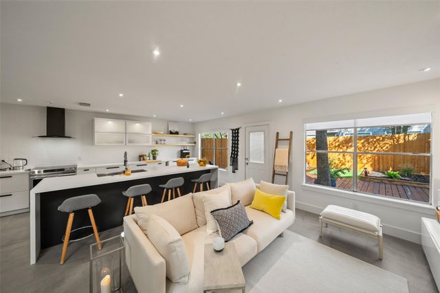 258 Sentry Maple Place, The Woodlands, TX 77382