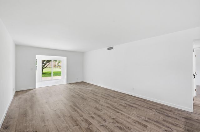 330 NE 26th Avenue 112, Boynton Beach, FL 33435