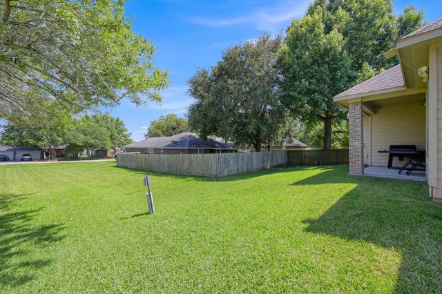9766 Twin Shores Drive, Willis, TX 77318