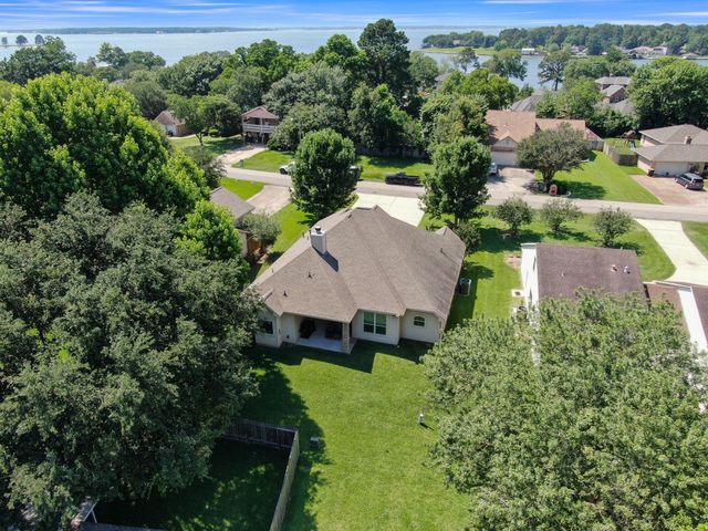 9766 Twin Shores Drive, Willis, TX 77318
