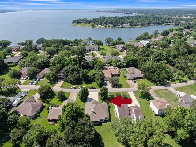 9766 Twin Shores Drive, Willis, TX 77318