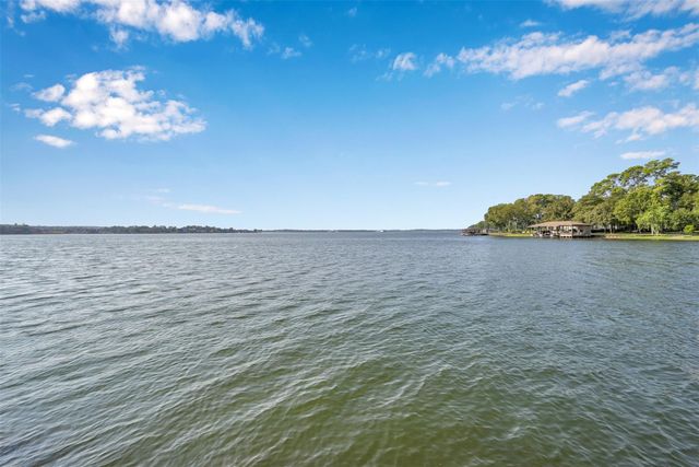 9766 Twin Shores Drive, Willis, TX 77318