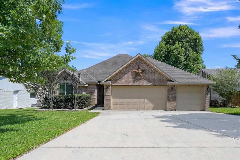 9766 Twin Shores Drive, Willis, TX 77318