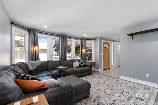 4776 N Pennfield Pl, Boise, ID 83713