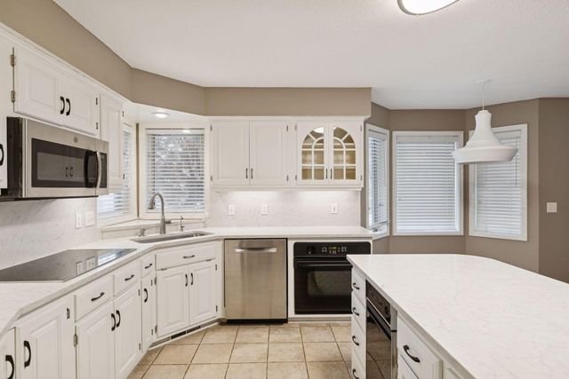 1135 Hollybrook Drive, Wayzata, MN 55391