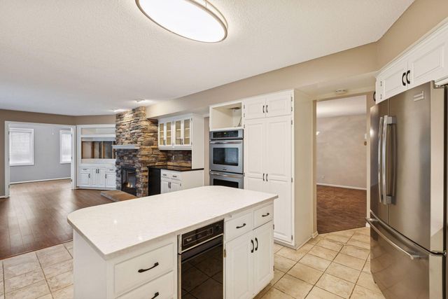 1135 Hollybrook Drive, Wayzata, MN 55391