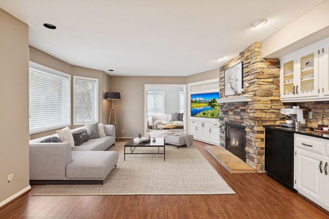 1135 Hollybrook Drive, Wayzata, MN 55391