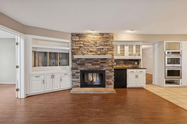 1135 Hollybrook Drive, Wayzata, MN 55391