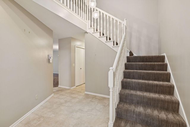 1135 Hollybrook Drive, Wayzata, MN 55391