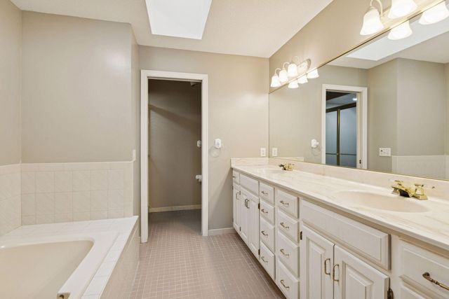 1135 Hollybrook Drive, Wayzata, MN 55391