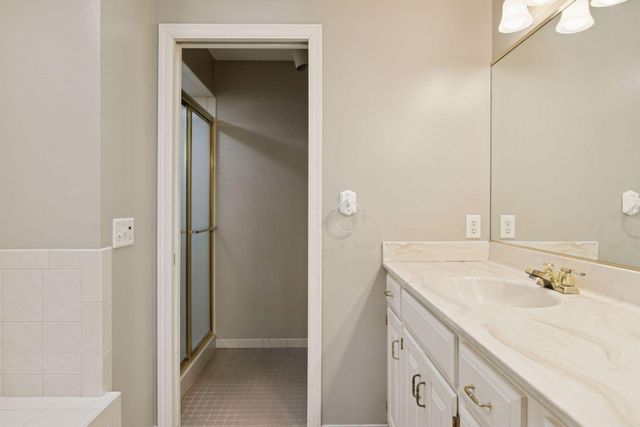 1135 Hollybrook Drive, Wayzata, MN 55391