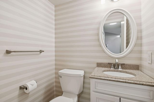 1135 Hollybrook Drive, Wayzata, MN 55391