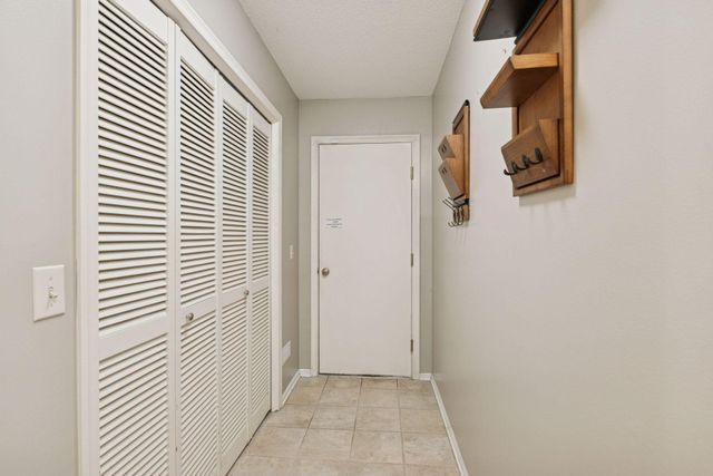 1135 Hollybrook Drive, Wayzata, MN 55391