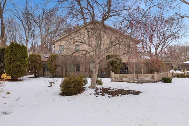 1135 Hollybrook Drive, Wayzata, MN 55391