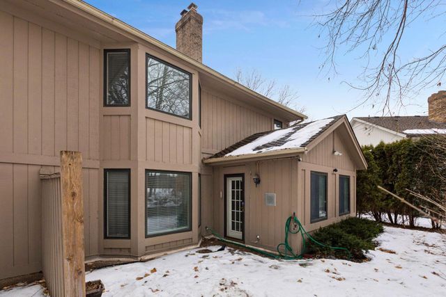1135 Hollybrook Drive, Wayzata, MN 55391