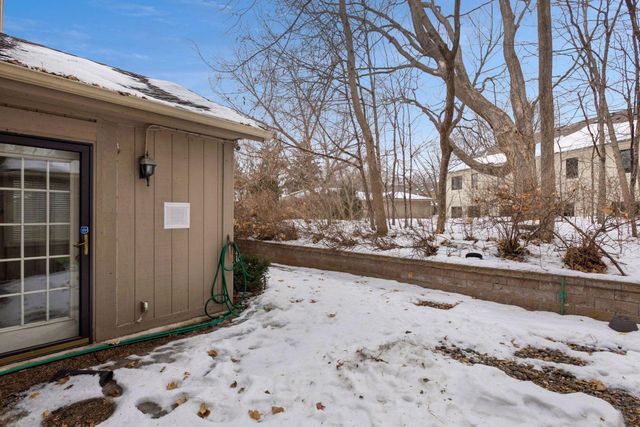 1135 Hollybrook Drive, Wayzata, MN 55391