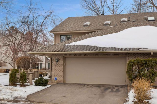 1135 Hollybrook Drive, Wayzata, MN 55391