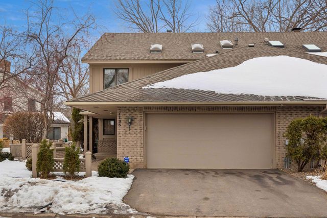 1135 Hollybrook Drive, Wayzata, MN 55391