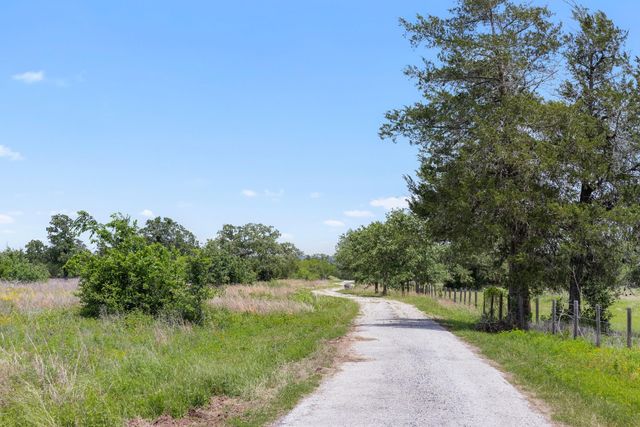 2513 S Fm 1291, Fayetteville, TX 78940