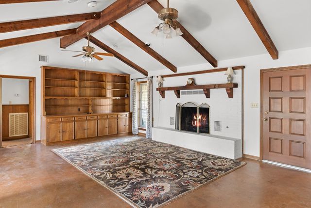 2513 S Fm 1291, Fayetteville, TX 78940