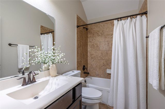 6719 Strawberry Brook Lane, Dickinson, TX 77539