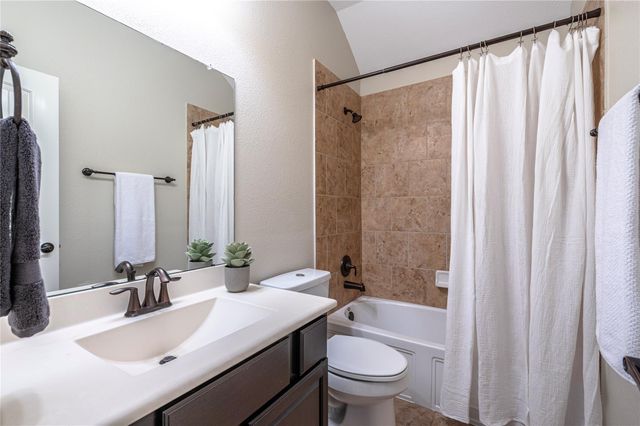 6719 Strawberry Brook Lane, Dickinson, TX 77539