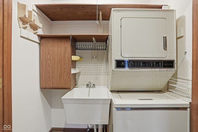 8128 Foxchase Circle, Indianapolis, IN 46256