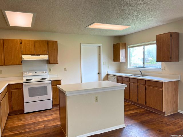 6439 BEECH TRAIL DR, Converse, TX 78109