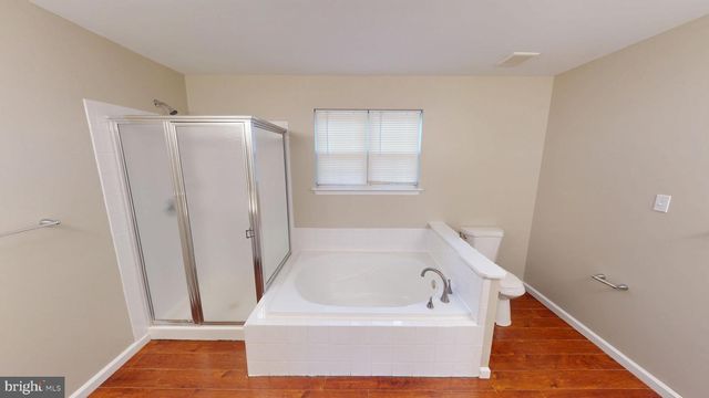 725 GLENEAGLES DR, Fort Washington, MD 20744