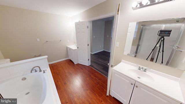 725 GLENEAGLES DR, Fort Washington, MD 20744