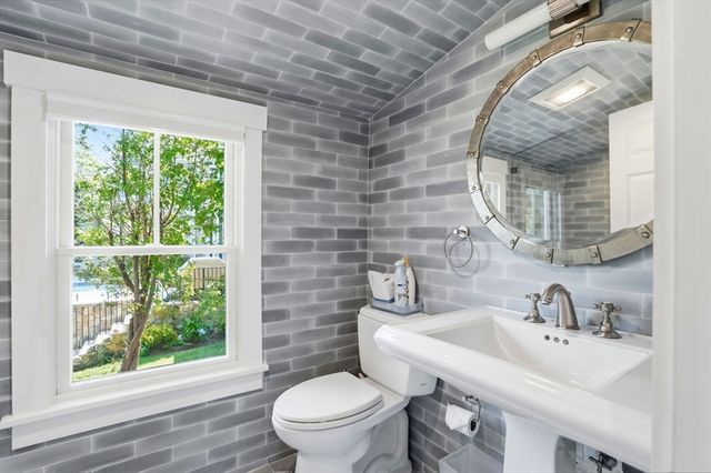 181 Daniels Island Road, Mashpee, MA 02649