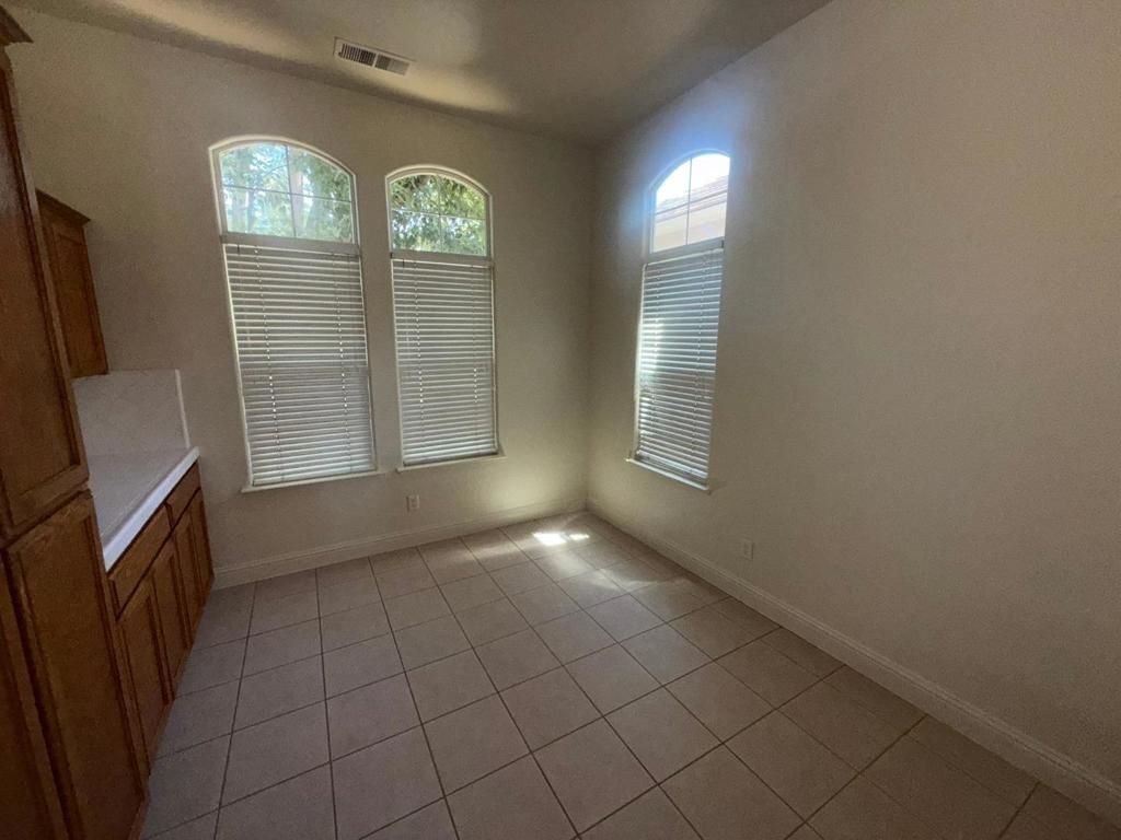 Image 10 of property listing at 2672 Wrenwood Avenue, Clovis, CA 93611