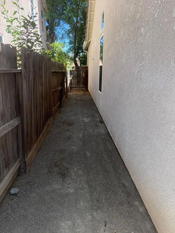 Image 23 of property listing at 2672 Wrenwood Avenue, Clovis, CA 93611