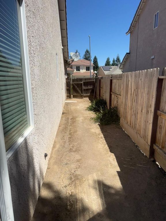 Image 24 of property listing at 2672 Wrenwood Avenue, Clovis, CA 93611