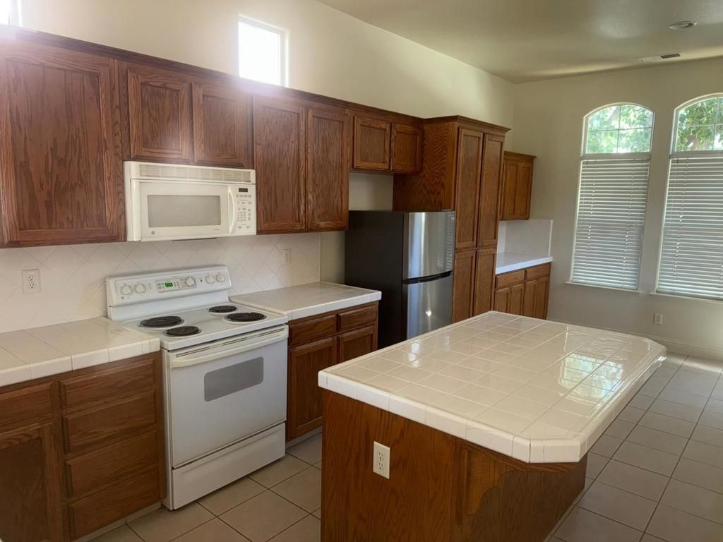 Image 7 of property listing at 2672 Wrenwood Avenue, Clovis, CA 93611