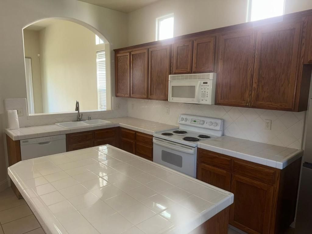 Image 8 of property listing at 2672 Wrenwood Avenue, Clovis, CA 93611