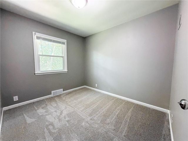 1512 NW B Street, Blue Springs, MO 64015