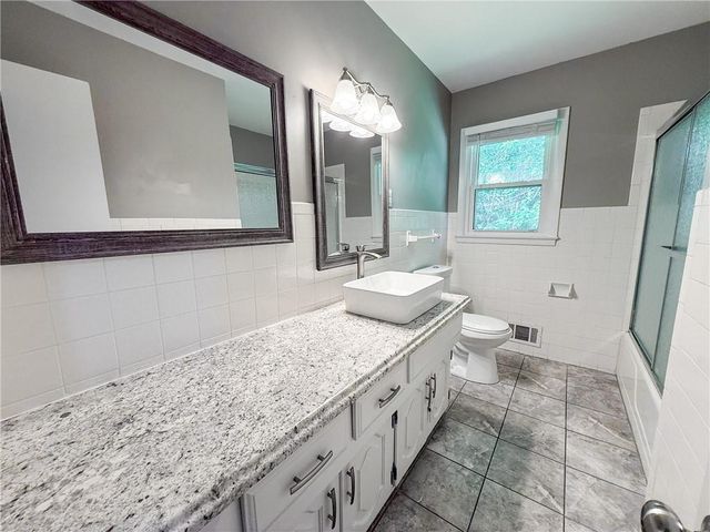 1512 NW B Street, Blue Springs, MO 64015