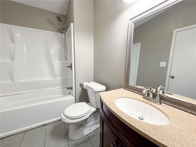 1512 NW B Street, Blue Springs, MO 64015