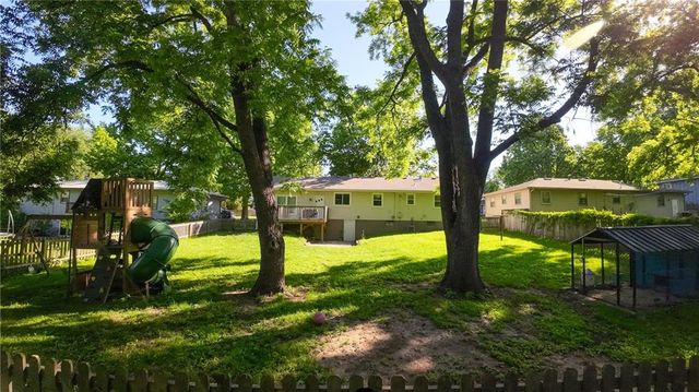 1512 NW B Street, Blue Springs, MO 64015