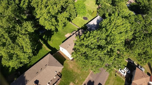 1512 NW B Street, Blue Springs, MO 64015