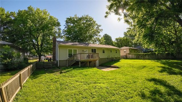 1512 NW B Street, Blue Springs, MO 64015