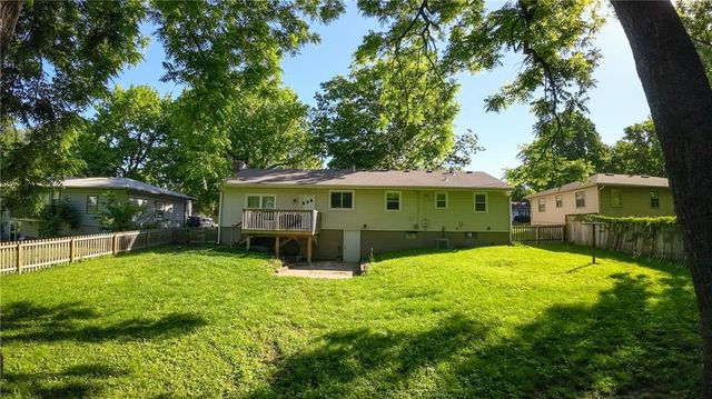 1512 NW B Street, Blue Springs, MO 64015