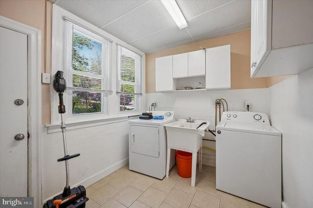 170 SHURS LN, Philadelphia, PA 19127