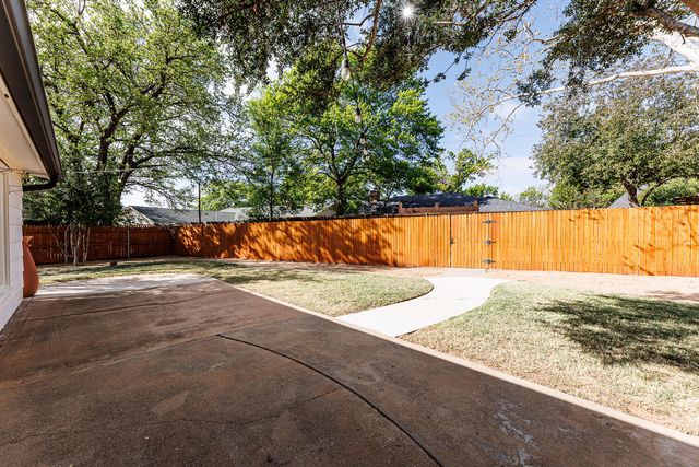 6226 Lynnhaven Drive, Lubbock, TX 79413