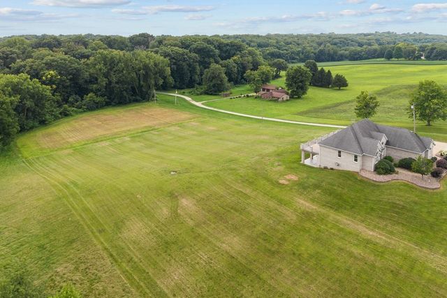 22222 71st Avenue N, Port Byron, IL 61275