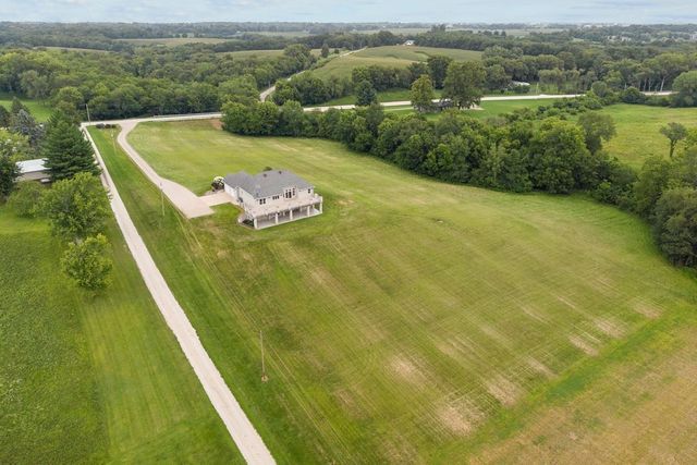 22222 71st Avenue N, Port Byron, IL 61275