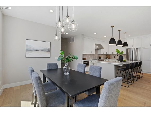 476 Ne 58TH Ave, Hillsboro, OR 97124